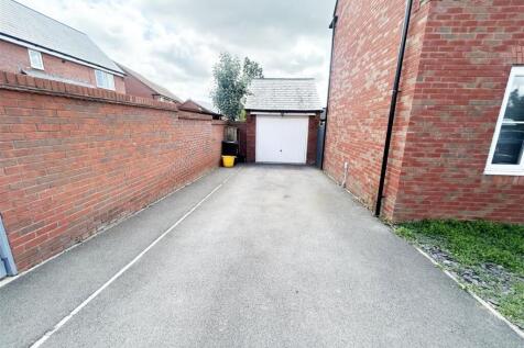 GARAGE &amp; PARKING