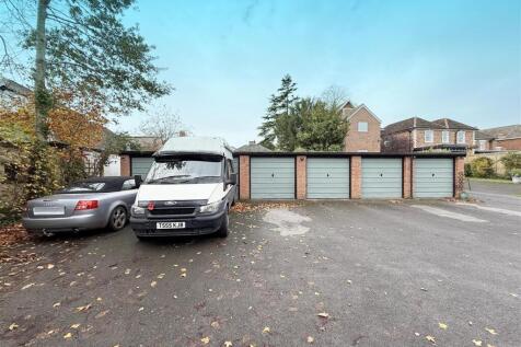 GARAGE &amp; PARKING