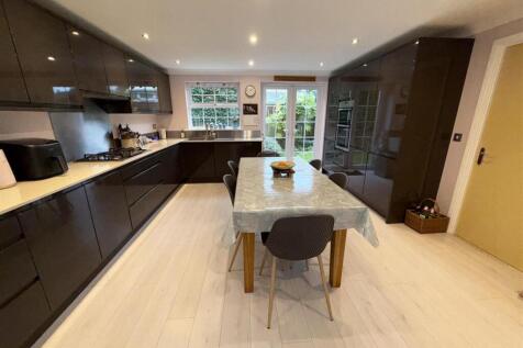 KITCHEN/ DINER/ FAMILY ROOM