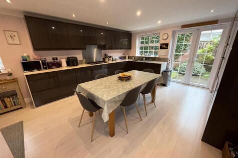 KITCHEN/ DINER/ FAMILY ROOM