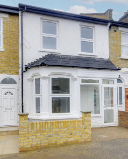 16 Daventry Avenue