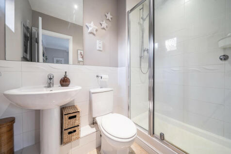 ensuite to bedroo...