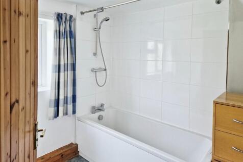 e2ef4c41-shower