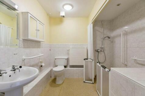 Flat 4 / Communal