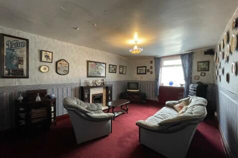 15 Living Room.JPEG