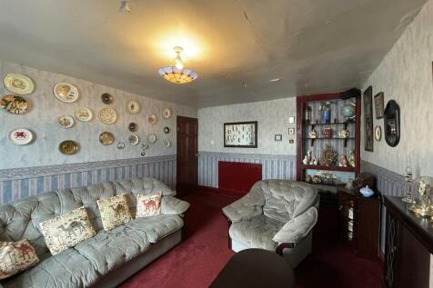 16 Living Room.JPEG