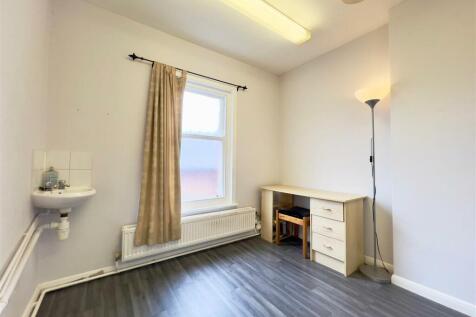 USE treatment room 3  - office (1).jpg