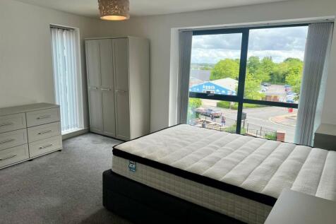 15 Bedroom One.jpg