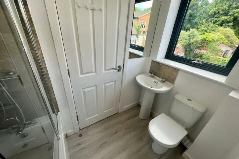 15 Bathroom 2.jpg