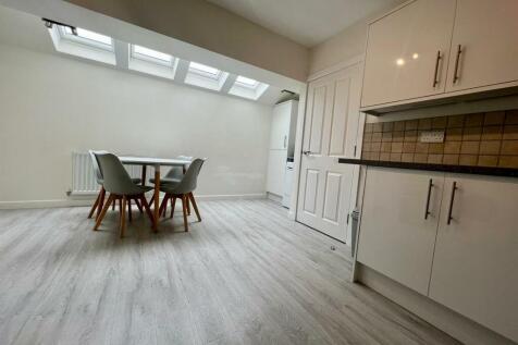 17B Kitchen Diner 2.jpg