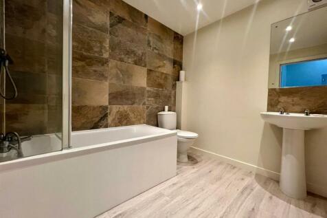 17B Bathroom.jpg