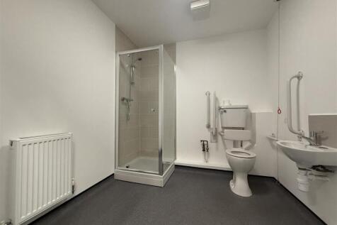 7 Shower Room.JPG