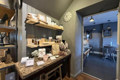 16 Beauty into Cafe.JPG