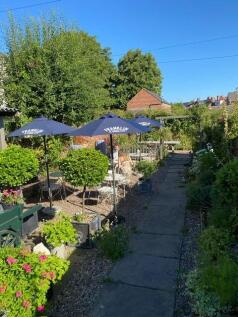 20 Rear Garden.jpg