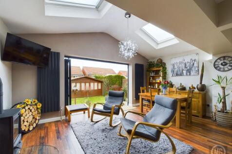 Dining Area/ Snug