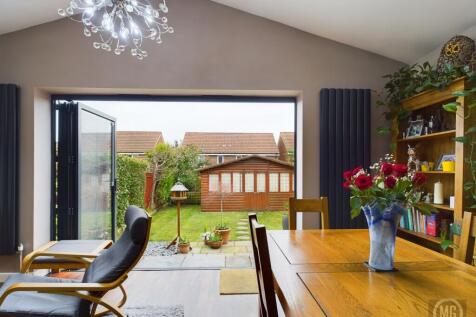 Dining Area/Snug