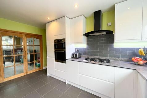 Kitchen leading into Lounge/Diner