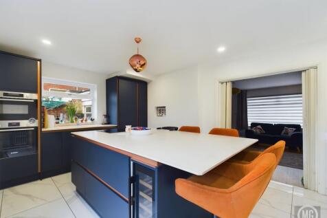 Kitchen/Diner leading into Lounge
