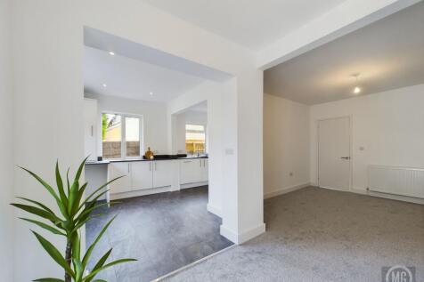 Living Room/Diner into Kitchen