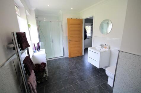 JACK &amp; JILL SHOWER ROOM