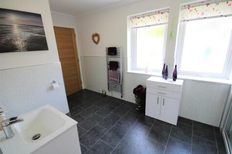 JACK &amp; JILL SHOWER ROOM