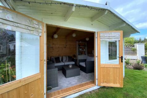 SUMMERHOUSE