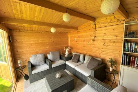 SUMMERHOUSE
