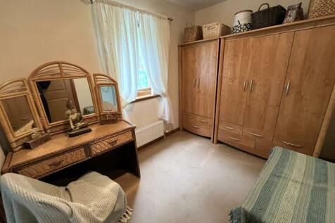 DRESSING ROOM