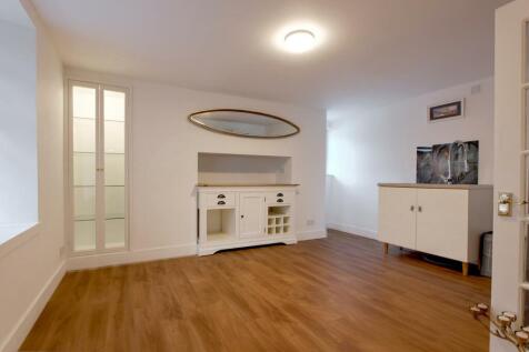 STUDIO/UTILITY AREA