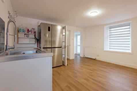 STUDIO / UTILITY AREA