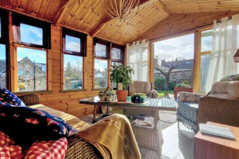 SUMMERHOUSE