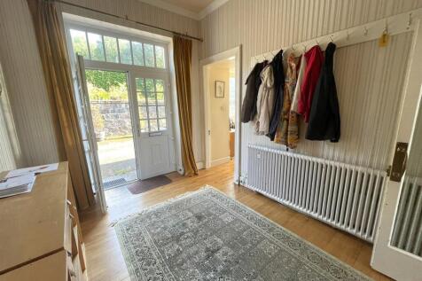 ENTRANCE HALLWAY