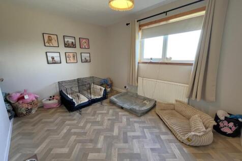 BEDROOM 5/STUDY