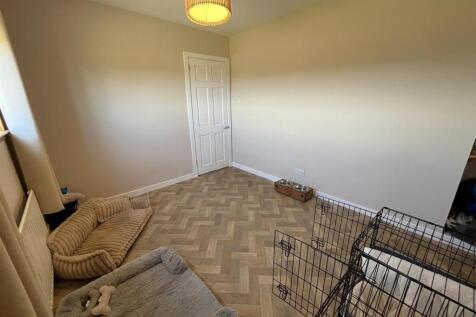 STUDY/BEDROOM 5