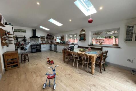 DINING KITCHEN/FAMILY ROOM