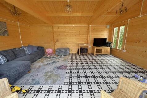 SUMMER HOUSE