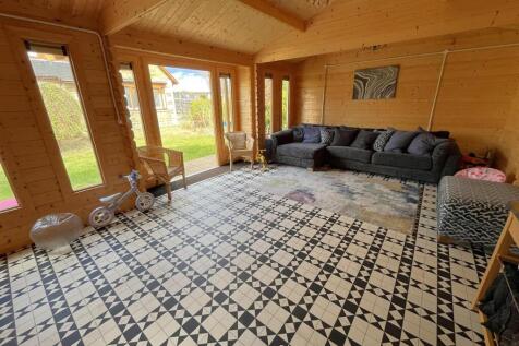 SUMMER HOUSE