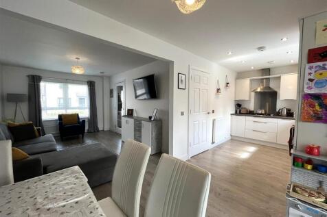 OPEN PLAN LOUNGE/DINING KITCHEN/SUN LOUNGE