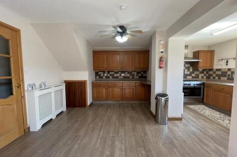 OPEN PLAN DINING KITCHEN/UTILITY ROOM