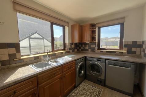 OPEN PLAN DINING KITCHEN/UTILITY ROOM