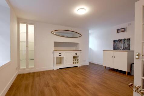STUDIO/UTILITY AREA