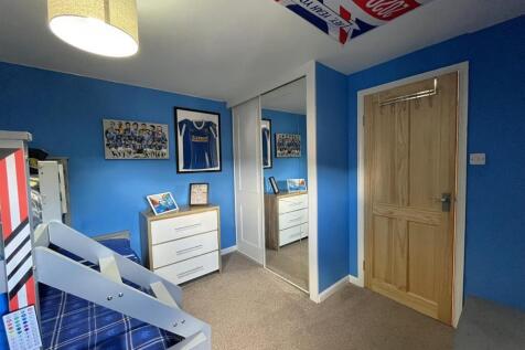 BEDROOM 2
