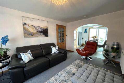 OPEN PLAN LOUNGE