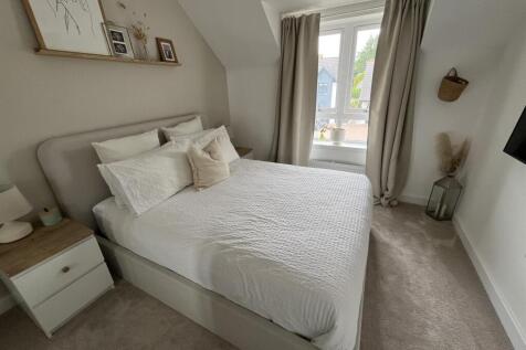BEDROOM 2