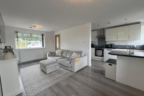 OPEN PLAN LOUNGE/ DINING KITCHEN