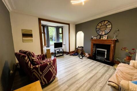 SITTING ROOM/BEDROOM 4