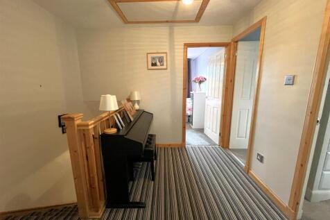 STAIRCASE &amp; LANDING