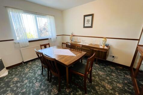 DINING ROOM/BEDROOM 4