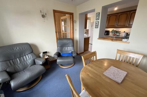 DINING/FAMILY ROOM