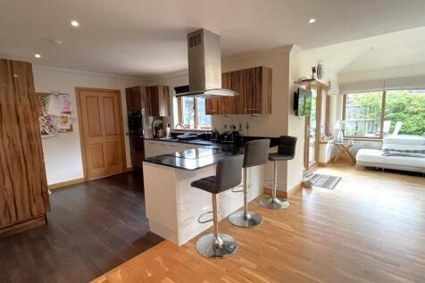 OPEN PLAN DINING KITCHEN / SUN ROOM